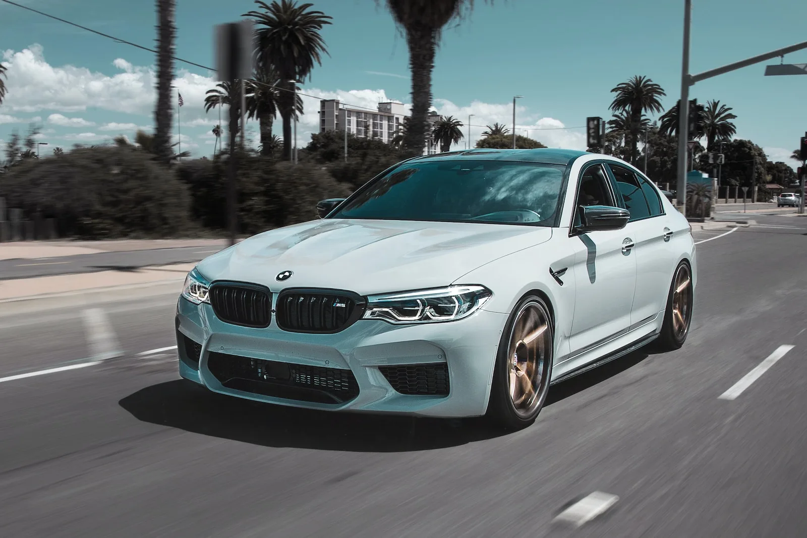 Un BMW blanco. BMW Preguntas frecuentes